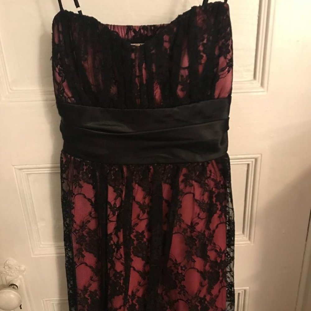 🌸 Black lace over pink satin dress size M Jrs
